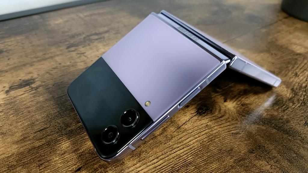 El Samsung Galaxy Z Flip 4.jpg