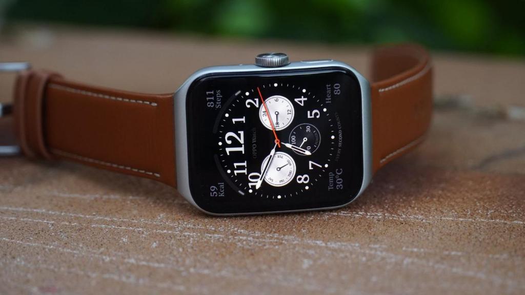 OPPO Watch 3 apoyado