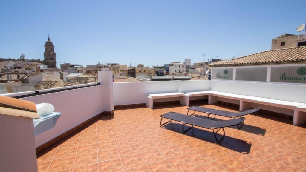 Vistas a la Catedral de Málaga desde la terraza de los baños árabes en venta.