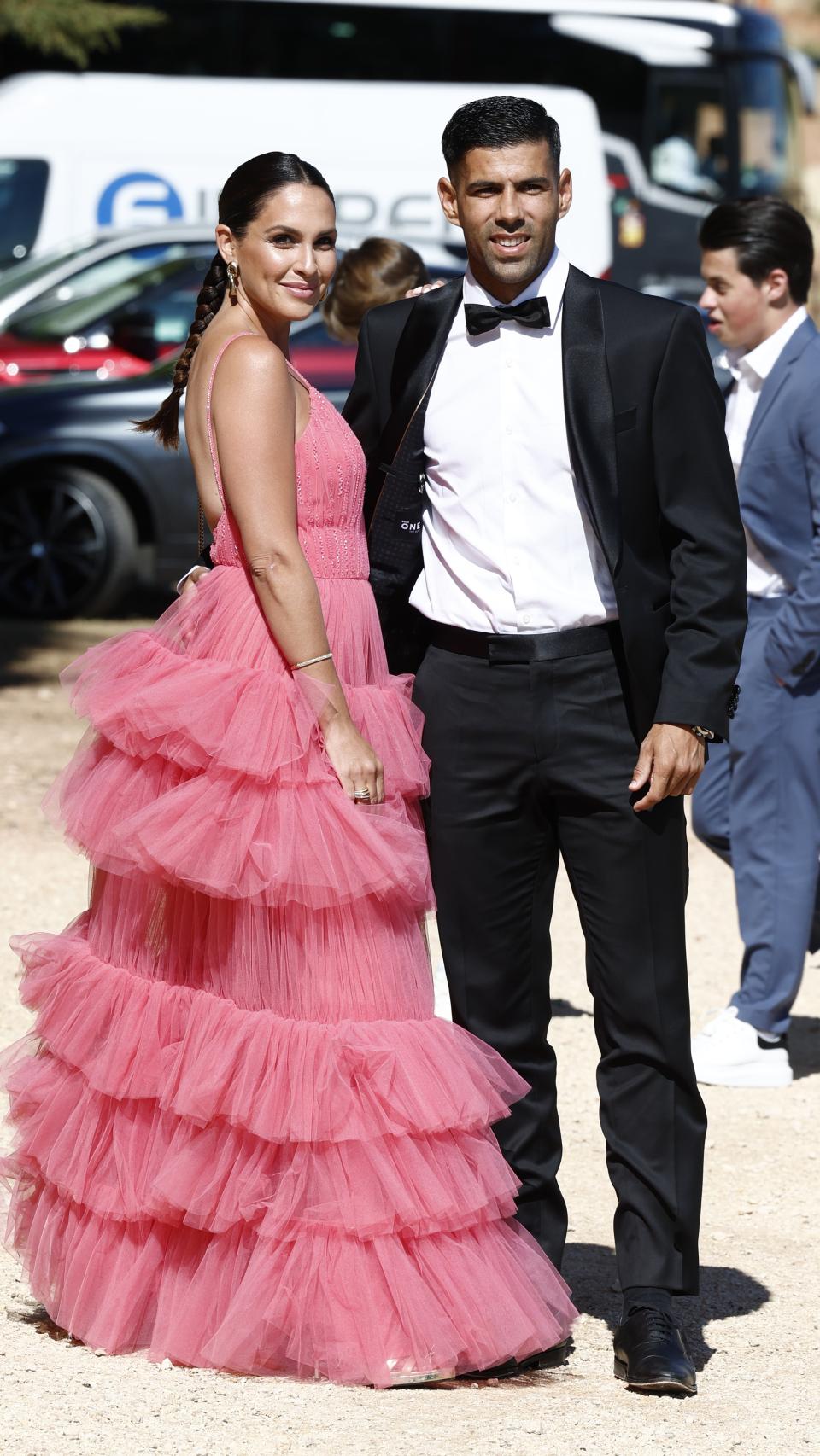 Juanfran Moreno y Laura Garcia Montes  en la boda de Daniel Carvajal y Daphne Cañizares.