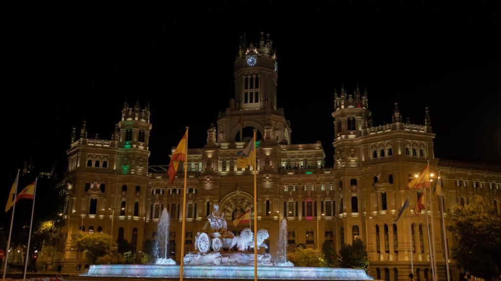 La Cibeles se apaga en la primera noche con el decreto de ahorro energético en vigor