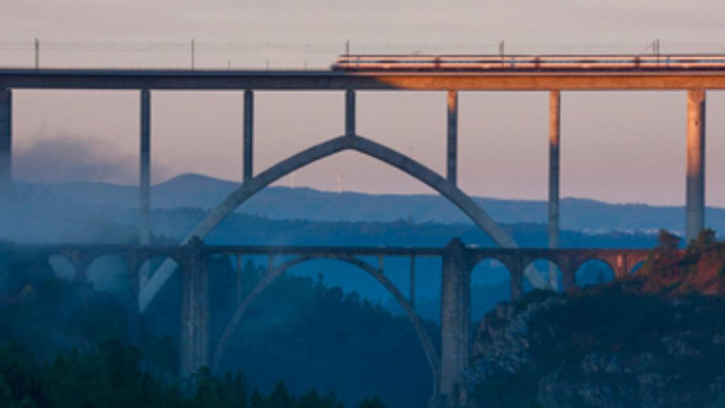 La línea de alta velocidad Madrid – Galicia.