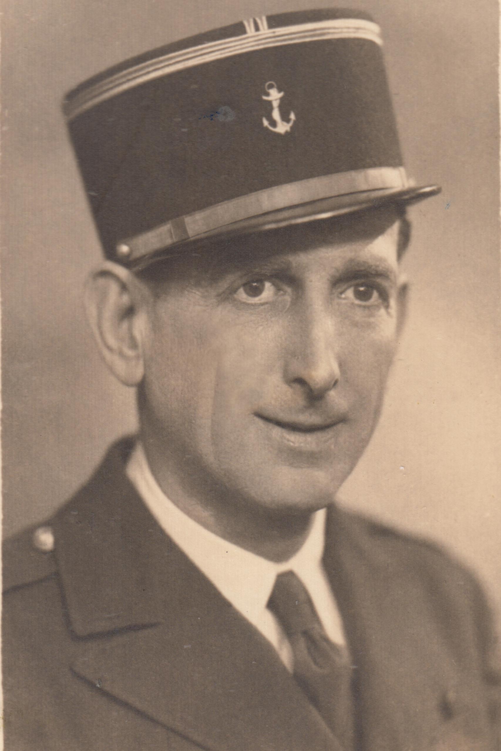 Granell, con el uniforme de teniente del ejército francés.