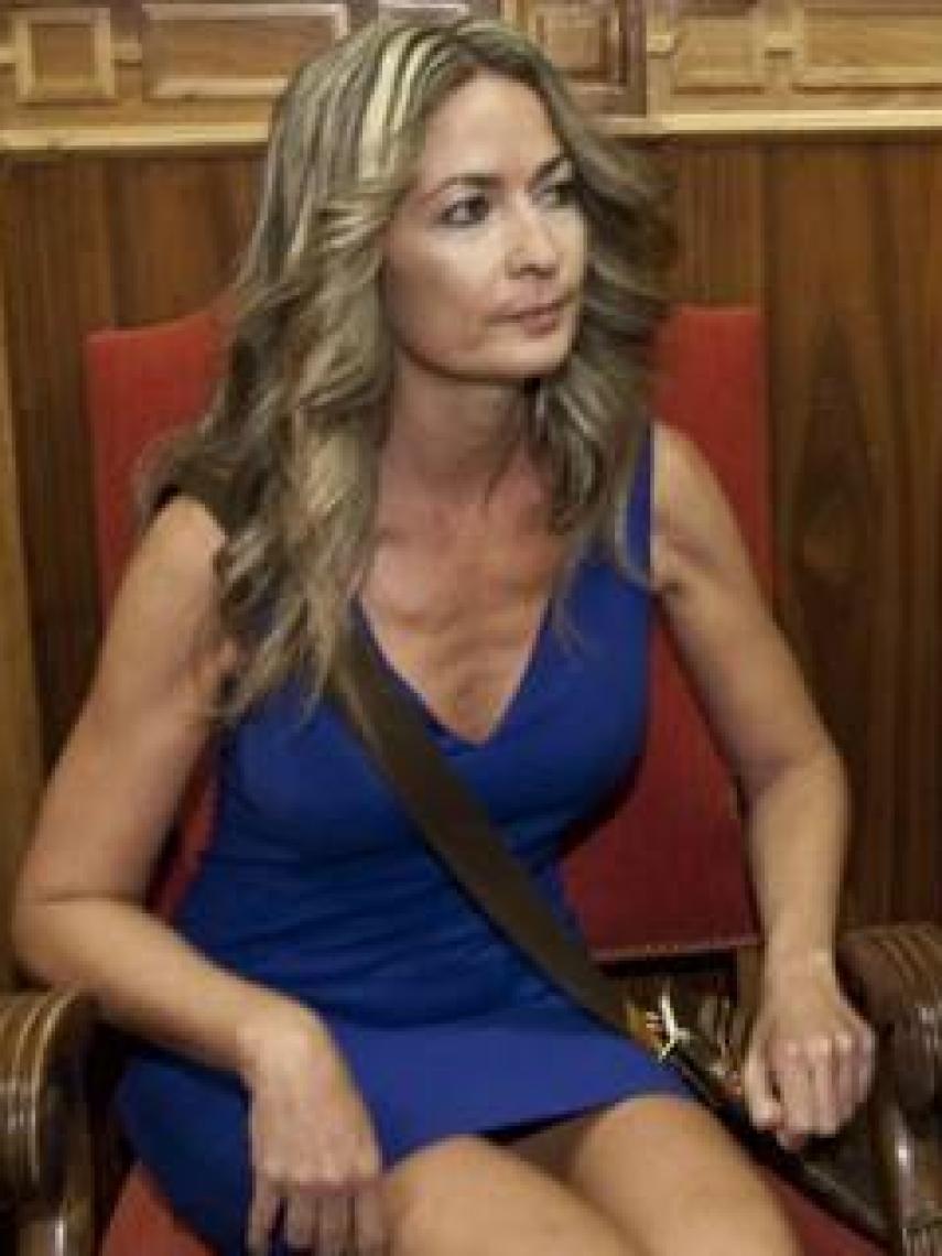 Olvido Hormigos en un pleno en Los Yébenes.