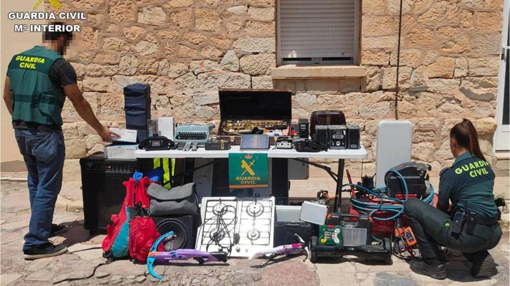 Los objetos intervenidos por la Guardia Civil de Novelda tras el robo.