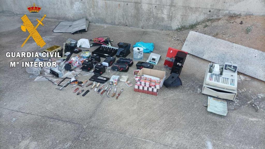 Imagen de los objetos incautados por la Guardia Civil