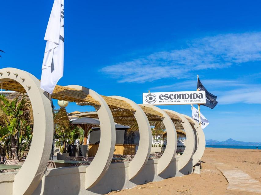 Escondida by Bruno Ruiz