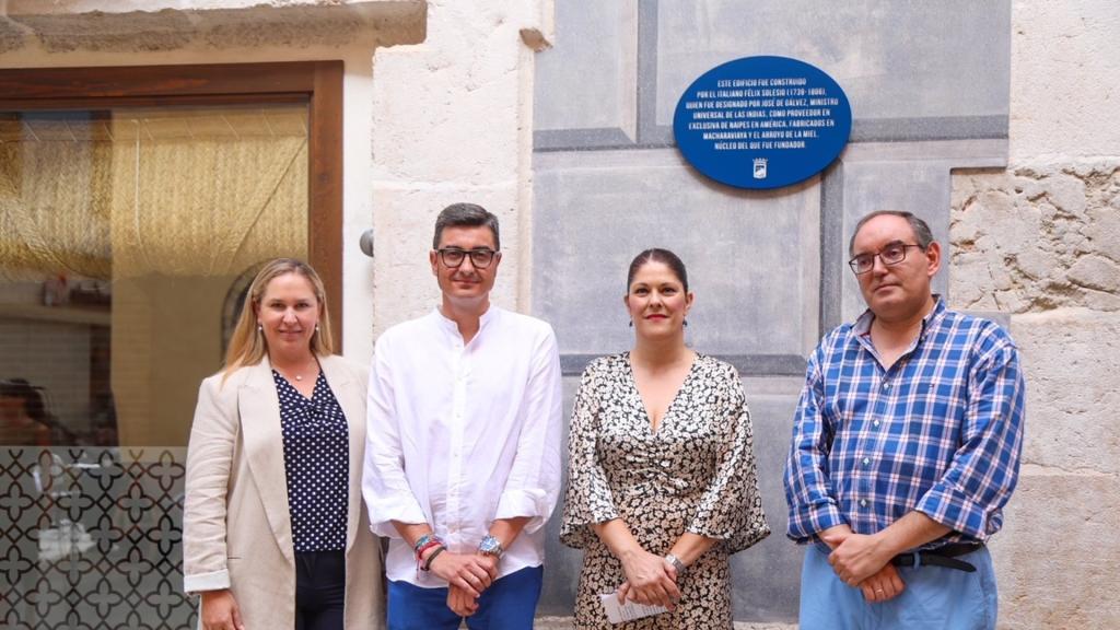 Presentación de la placa.