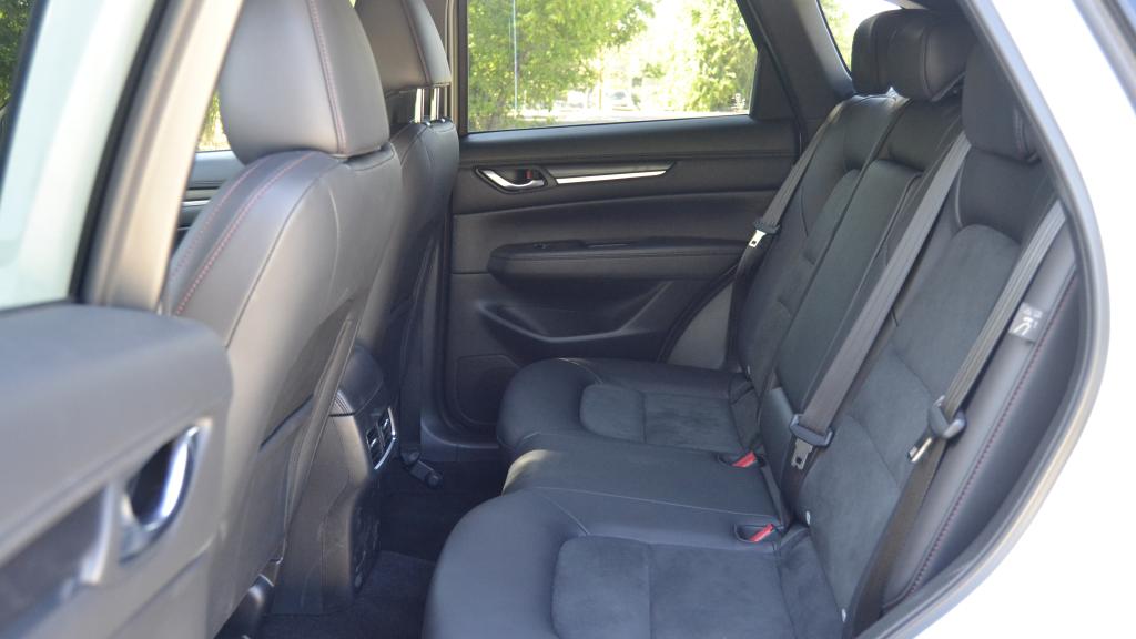 La habitabilidad del interior es buena y confortable.