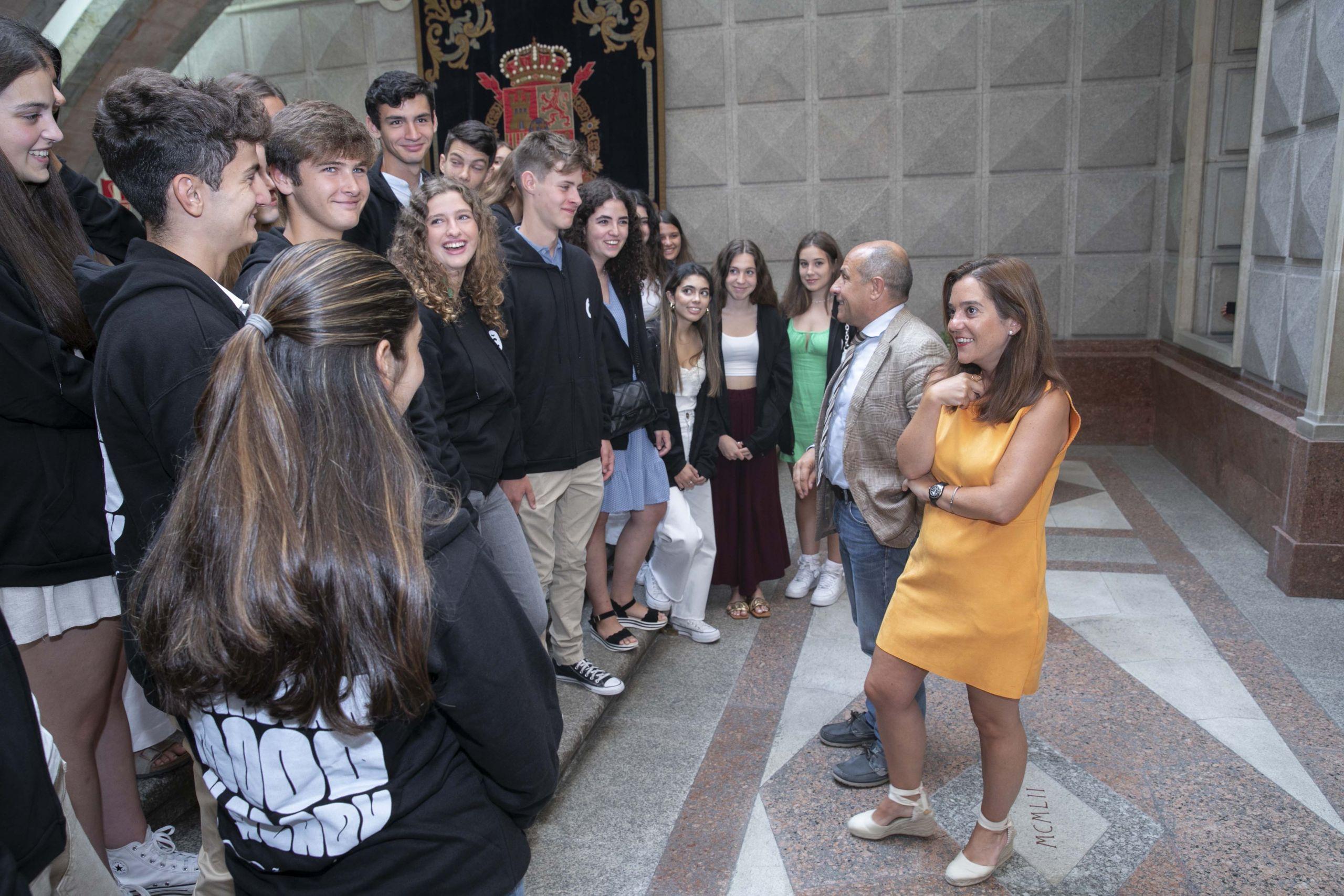 Recepción de los estudiantes coruñeses que participarán en las Becas Norteamérica 2022-23 (Concello da Coruña).