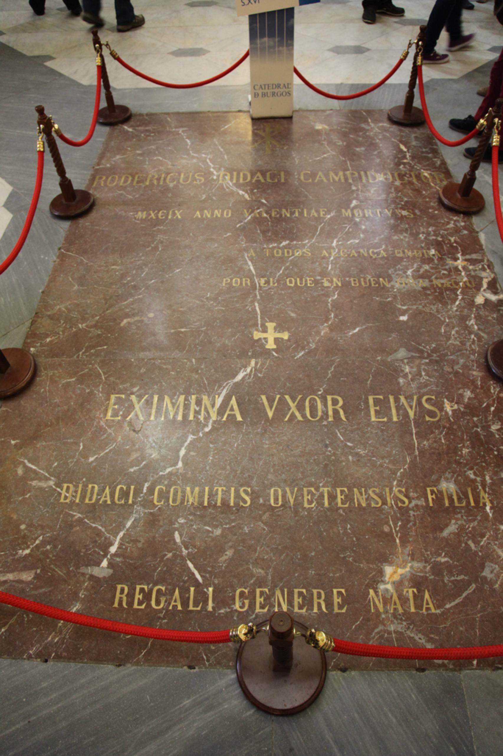 Tumba del Cid Campeador en el interior de la Catedral de Burgos