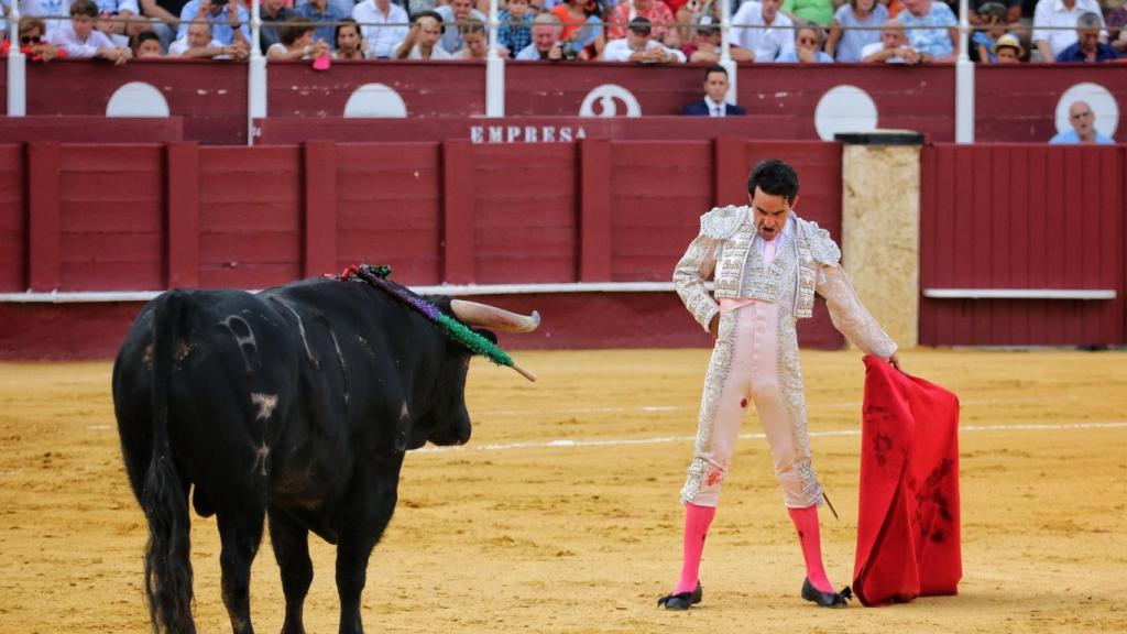 José Antonio Lavado, ante el primer novillo.