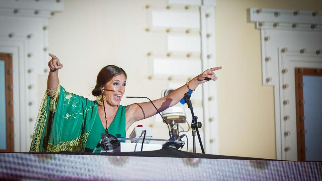 Peláe, gesticulando en el pregón.