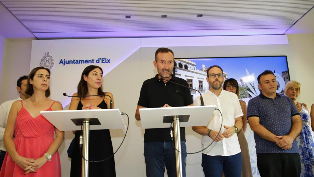 La rueda de prensa del Equipo de Gobierno de Elche, encabezada por el alcalde, ofrecida en la mañana de este domingo.