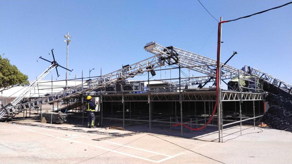 Imagen del escenario tras la caída de la pantalla.