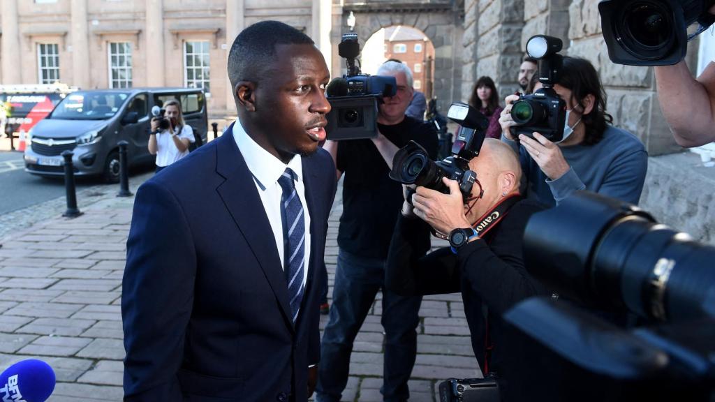 Benjamin Mendy llega a los Tribunales de la Corona de Chester.