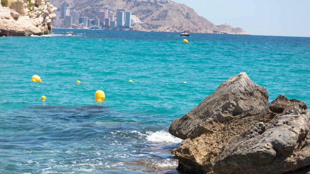 Zona de rocas de la Cala de Finestrat, en imagen de archivo.