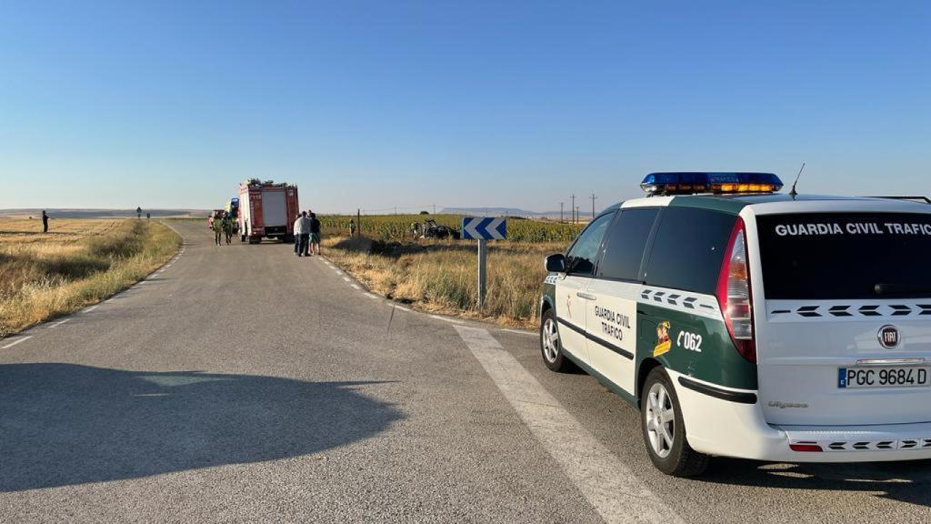 Imagen del accidente en Hinojosa del Campo facilitada por la Guardia Civil.