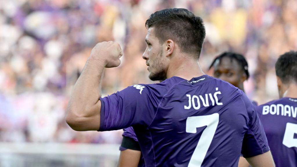 Luka Jovic celebra un gol con la Fiorentina.