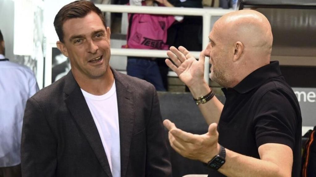 Pablo Guede e Iván Calero antes del Burgos CF-Málaga CF