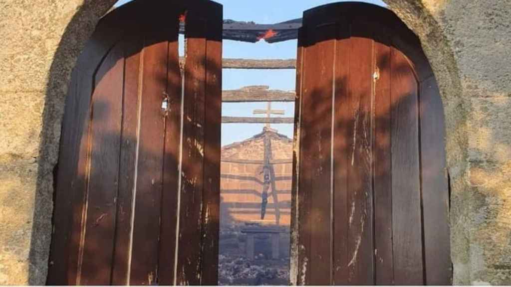 El incendio de la capilla de Santa Ana, en Ourense.