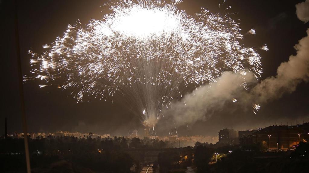Palmera lanzada en la Nit de L'Albà.