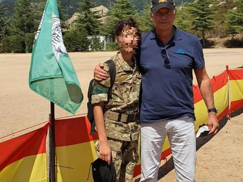 Aprendiendo valores, escribe Bertín Osborne junto a la foto.