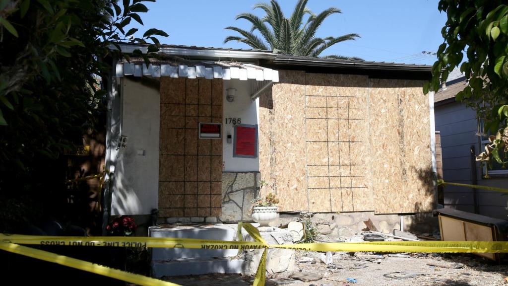 Fachada principal de la casa contra la que Anne Heche estrelló su coche.