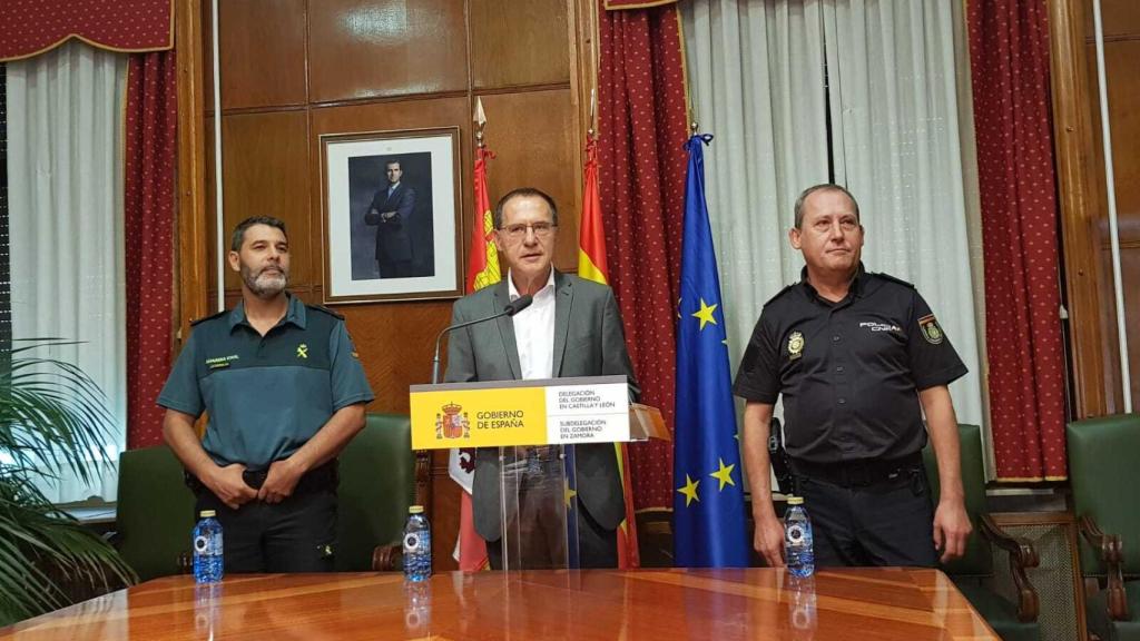 El subdelegado del Gobierno, Ángel Blanco; el comisario provincial del Cuerpo Nacional de Policía, Guillermo Vara, y por el teniente coronel y jefe de la Comandancia de Zamora de la Guardia Civil, Héctor David Pulido