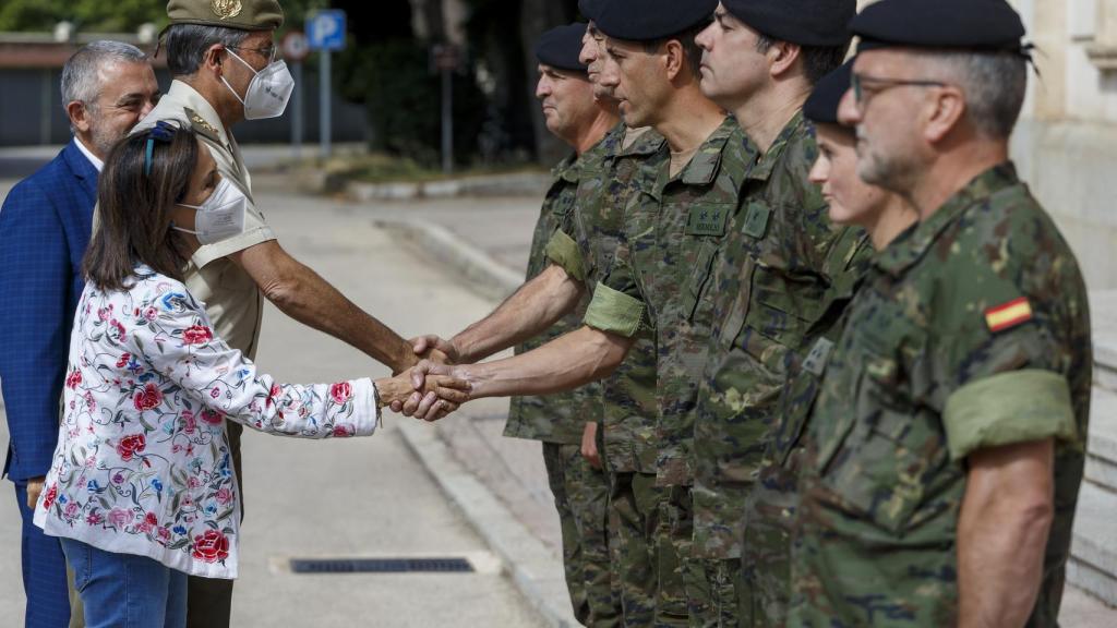 Margarita Robles este martes en el Cuartel General de la División ‘San Marcial’ en Diego Porcelos de Burgos.