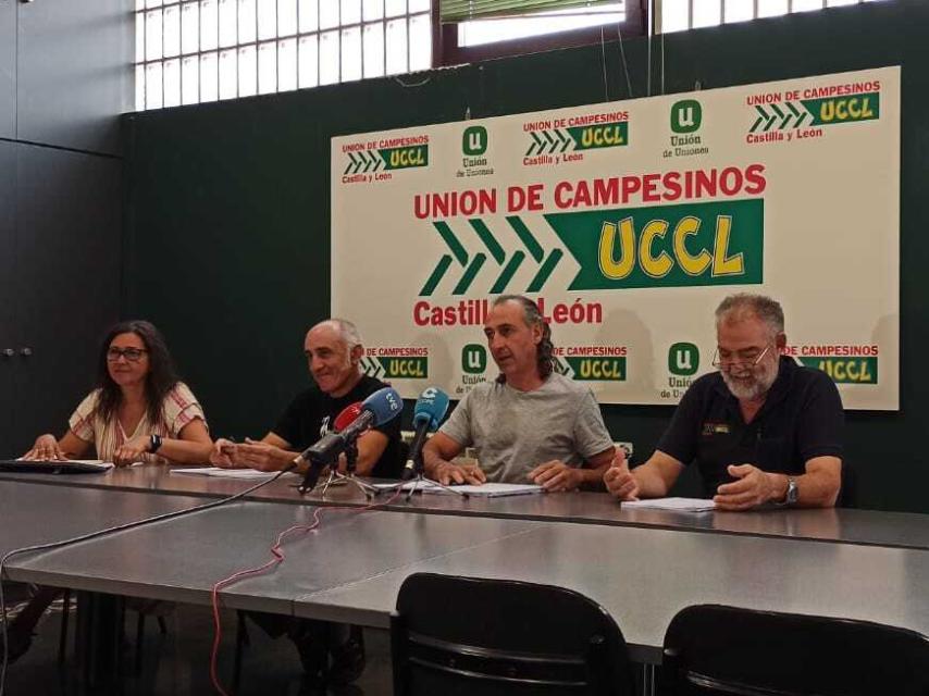 Los portavoces de la Unión de Campesinos de Castilla y León (UCCL) durante una rueda de prensa en Valladolid, en una imagen de archivo.