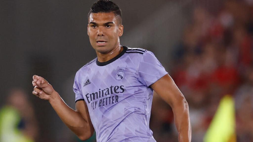 Casemiro, con la camiseta morada del Real Madrid para la temporada 2022/2023