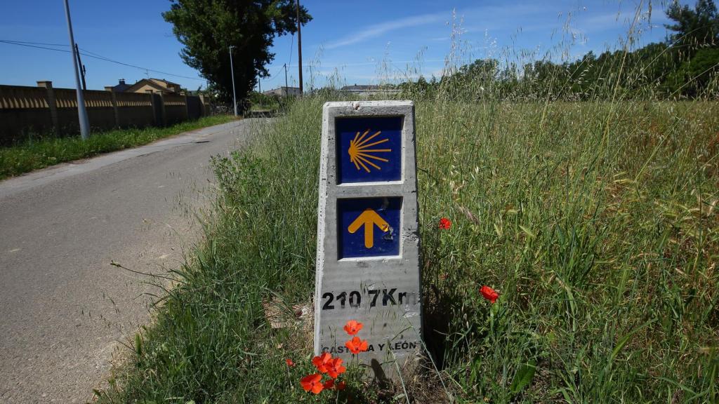 Monolito indicativo del Camino de Santiago en Ponferrada