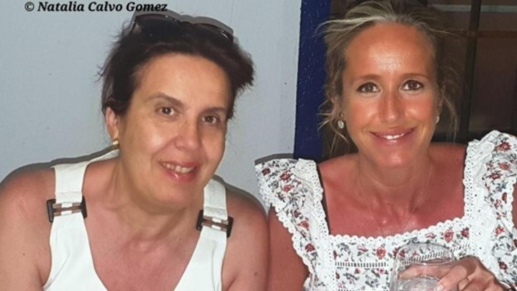 Alicia, esposa del ganadero, (a la derecha) y su hermana Pilar