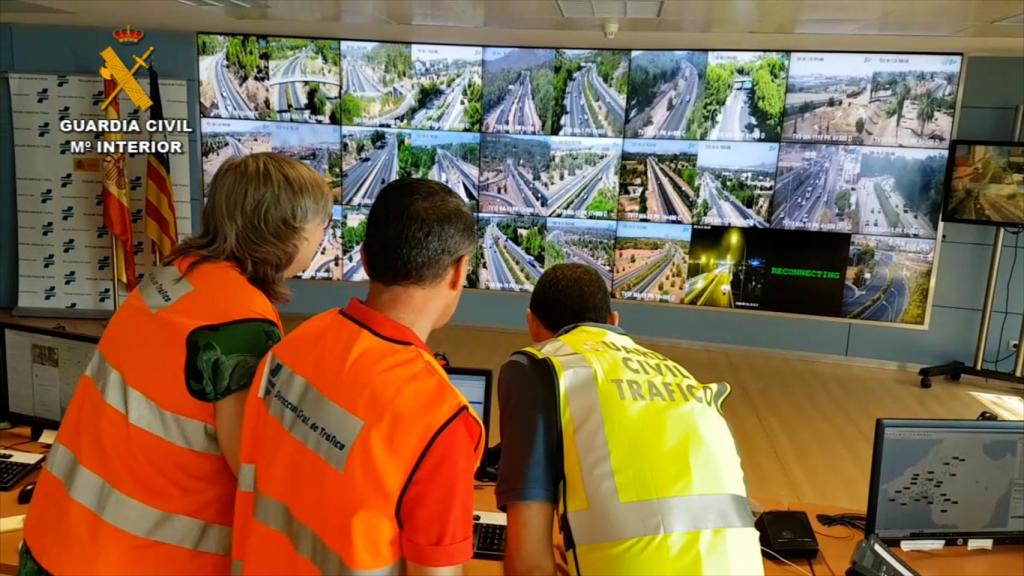 Agentes de la Guardia Civil de Tráfico, en imagen de archivo.