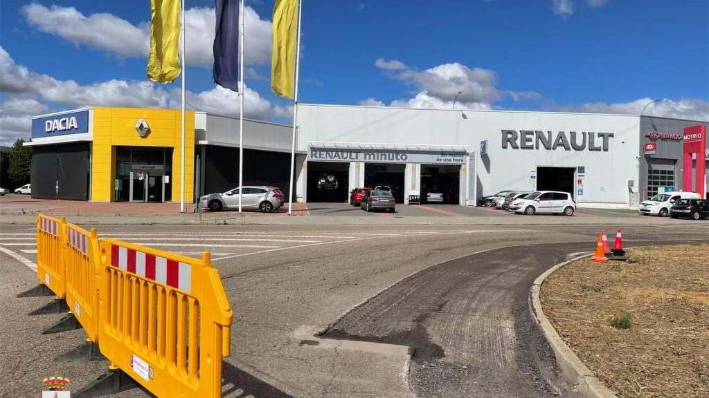 Obras en la  calle Ermita de San Lázaro de Benavente, en el Centro de Transportes