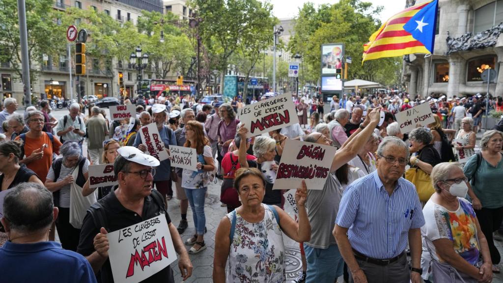 Participantes en la protesta con motivo del quinto aniversario del 17-A