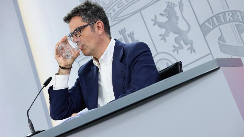 El ministro de Presidencia, Félix Bolaños, en la sala de prensa de la Moncloa.