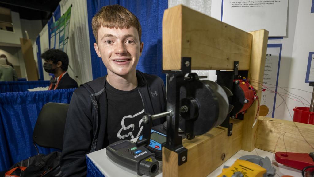 Robert Sansone con su invento