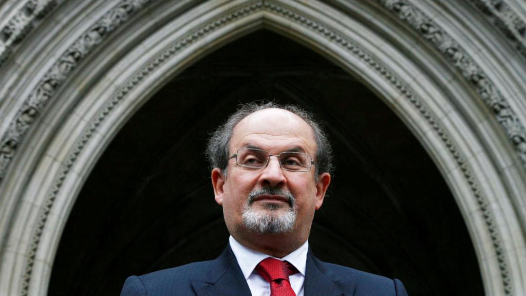 El escritor Salman Rushdie.