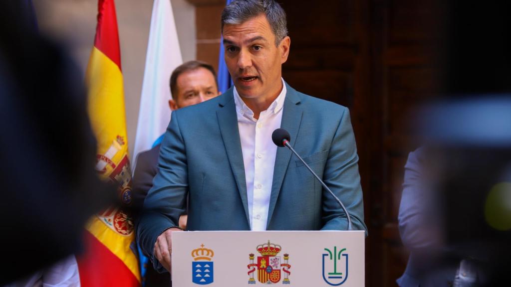 Pedro Sánchez durante su rueda de prensa en La Palma.