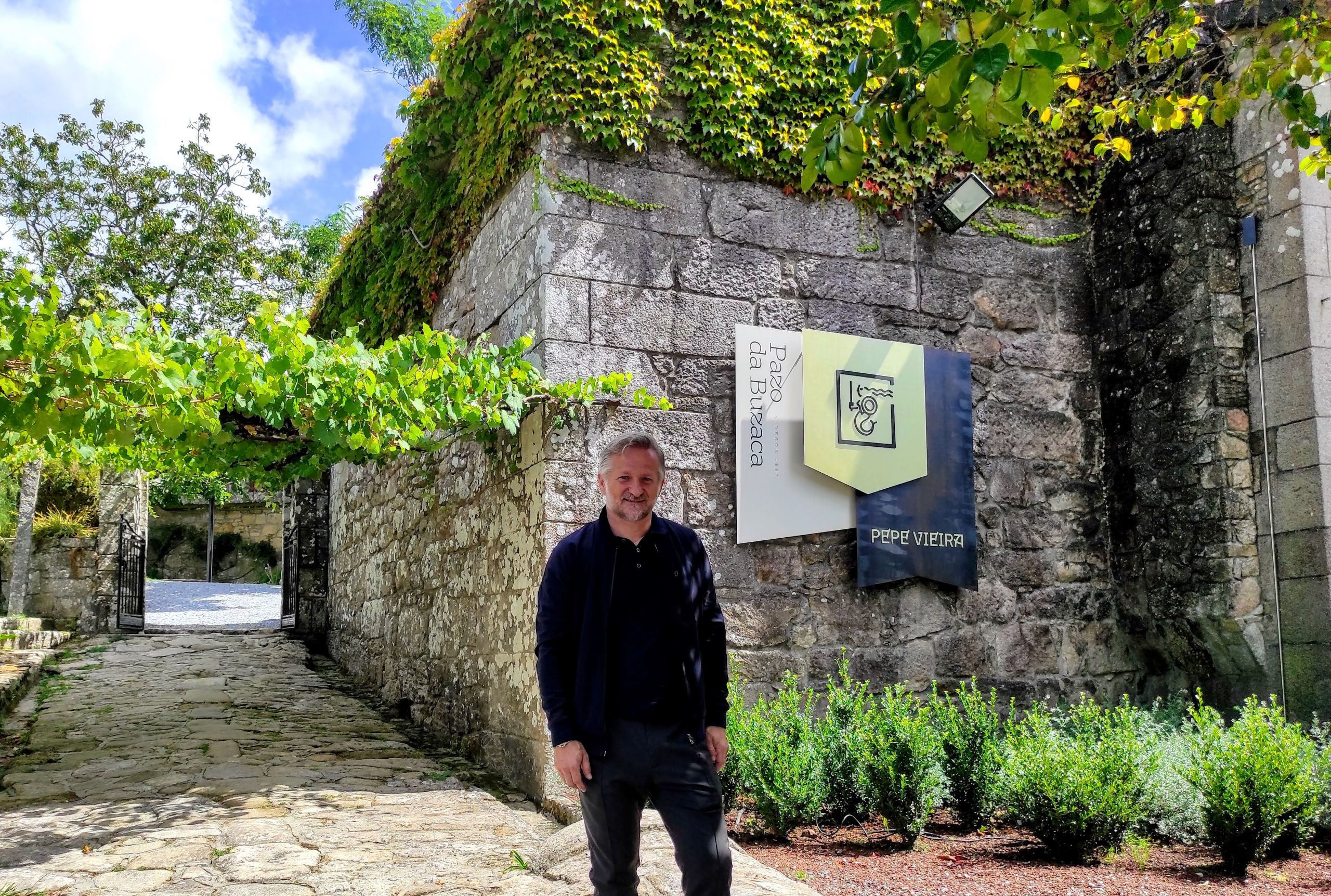 Pepe Vieira en la presentación del Pazo da Buzaca. Foto: Treintayseis