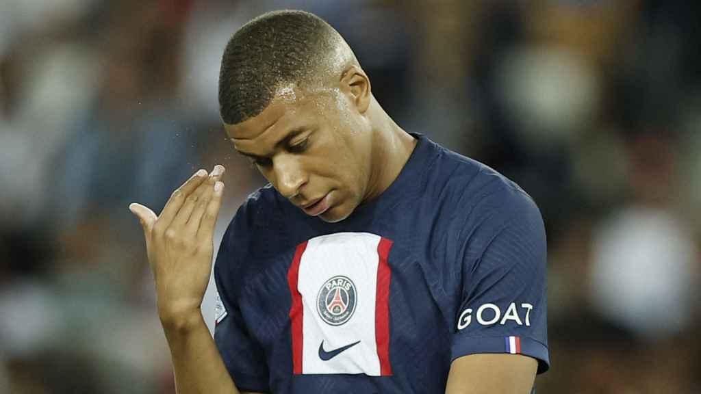 Mbappé, cabizbajo durante un partido del PSG