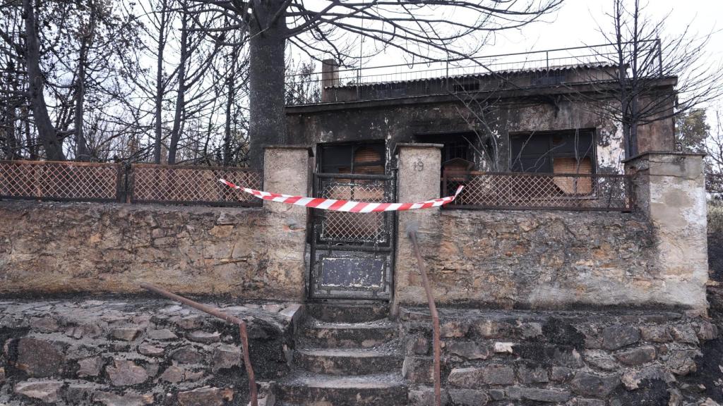 Imagen de una vivienda afectada por el incendio de la Sierra de la Culebra, en Zamora.