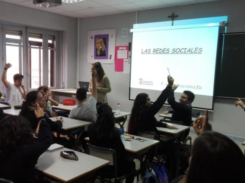 Imagen de uno de los talleres de hábitos saludables para escolares de Salamanca.