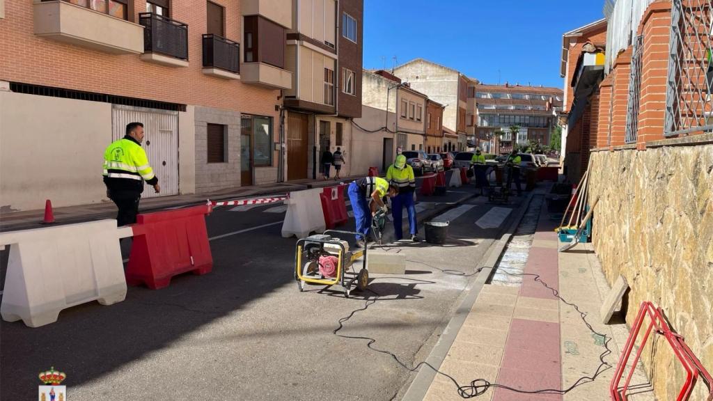 Obras en la acera del Colegio San Vicente de Paul
