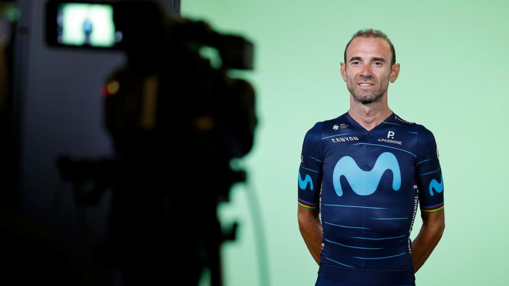 Alejandro Valverde en una sesión de fotos antes de La Vuelta 2022