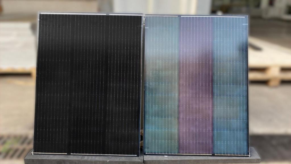 Paneles solares de colores