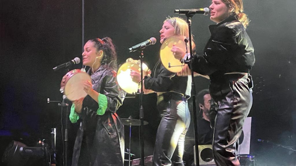 Actuación de las gallegas ayer en la villa