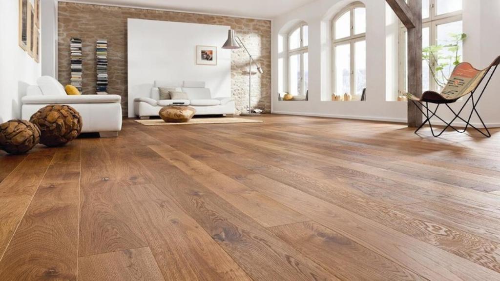 Imagen de una casa con suelo de madera.